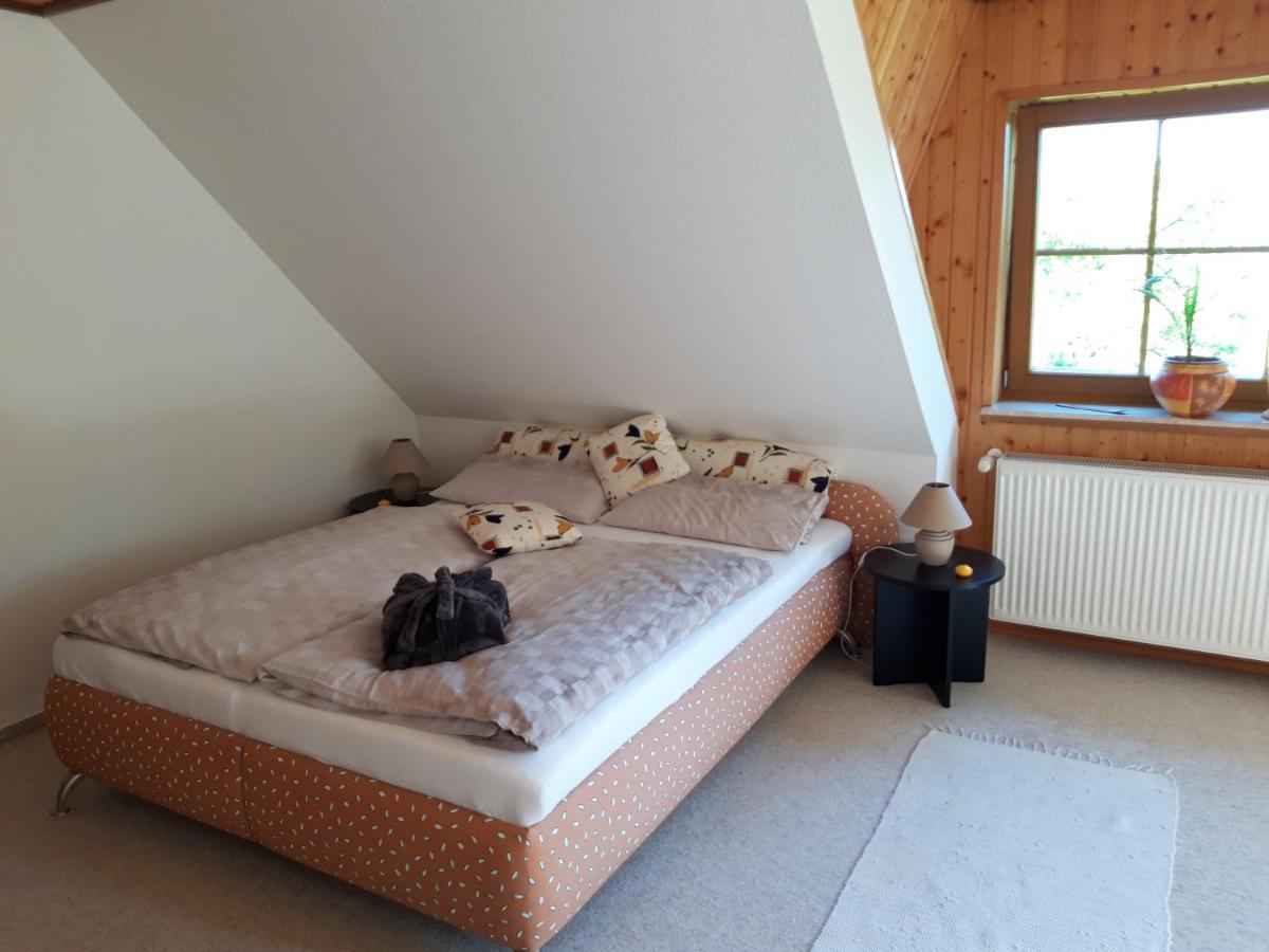 Ein Bett Im Kornfeld - Haus Weitblick - Mit Innenpool Schonfeld  Esterno foto